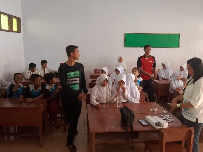 PEMBERIAN OBAT CACING BEKERJA SAMA DENGAN PUSKESMAS JATIBANTENG